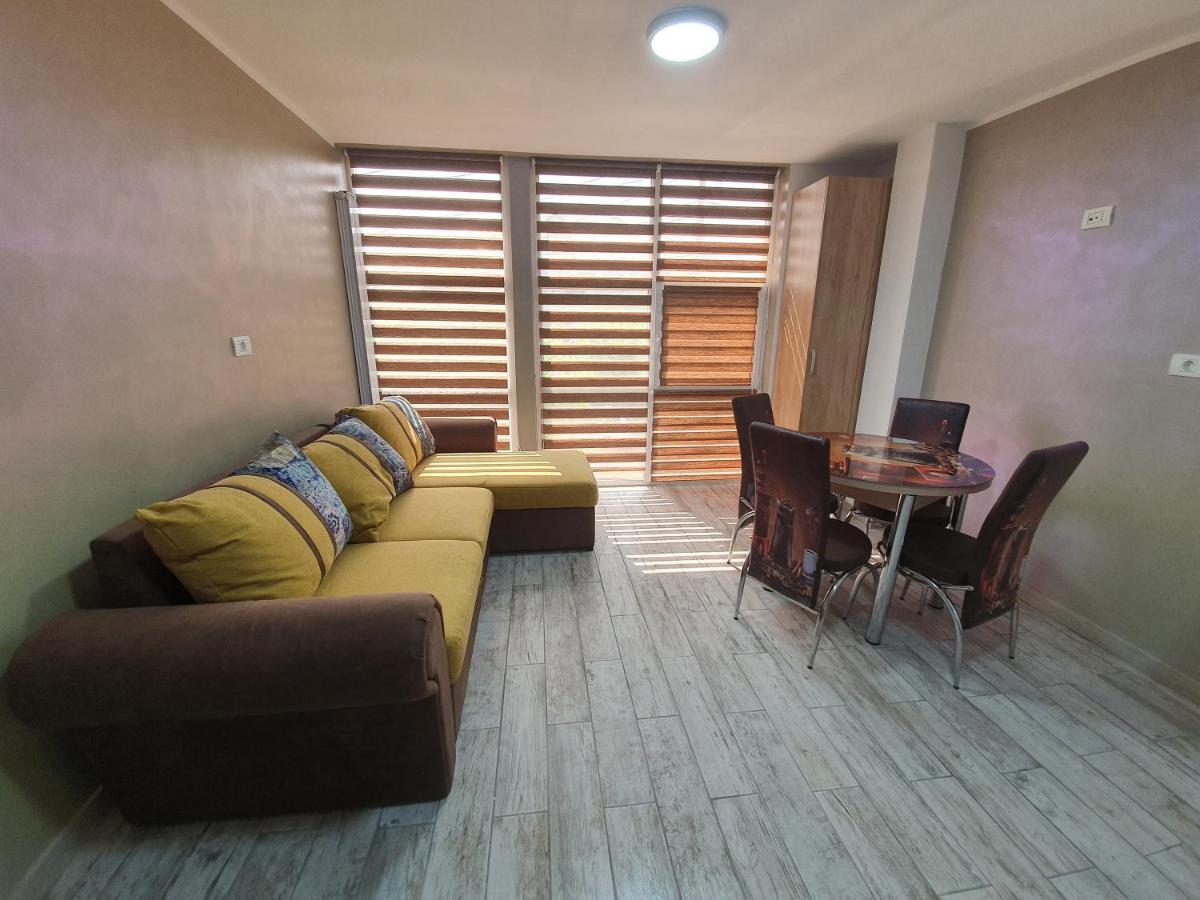 Apartament Negris Bîrlad Exteriör bild